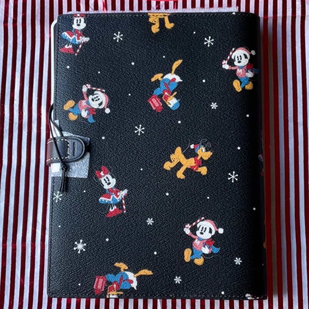🎁 DISNEY X COACH NOTEBOOK & PENCIL CASE & DUSTCOVER WITH HOLIDAY PRINT 🎁 - Picture 12 of 16
